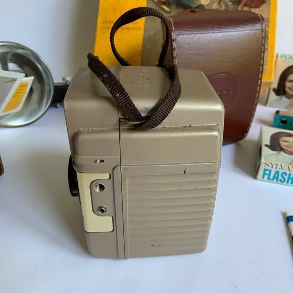 Kodak Brownie Bulls-Eye Camera Outfit In Box Flash Bulbs Leather Case - Picture 9 of 13